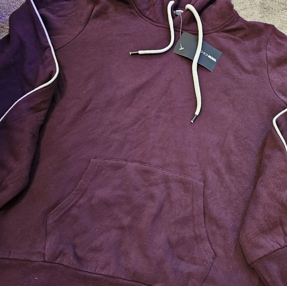 NWT Burgundy Women's Medium Sweatshirt Fashion Nova | Fleeced Hoodie | Never Use - Picture 3 of 3
